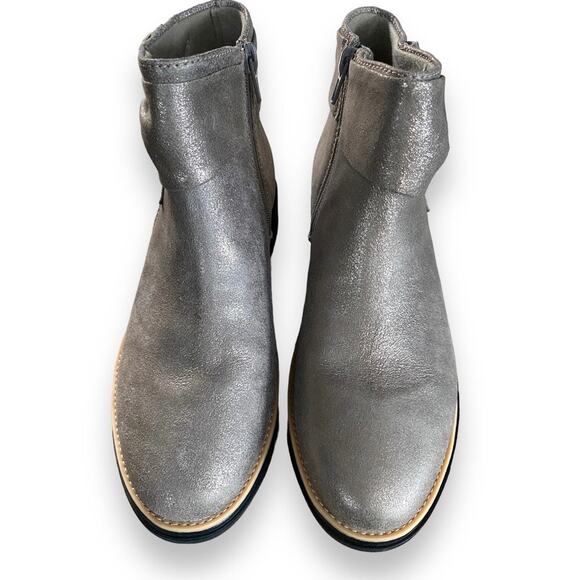 Clarks Sharon Leather Ankle Boots Sz 6.5
Metallic Pewter Side Zip Comfort Shoes - Picture 5 of 12